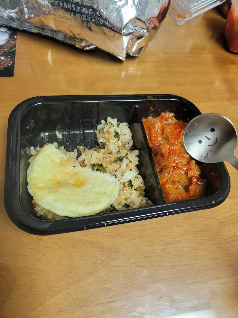 다른데 비해 곤약+현미라 그런지 씹는 식감도 좋아요~~단 간이 좀 쎈 느낌이 있지만 제가 2주간 소금설탕 간...