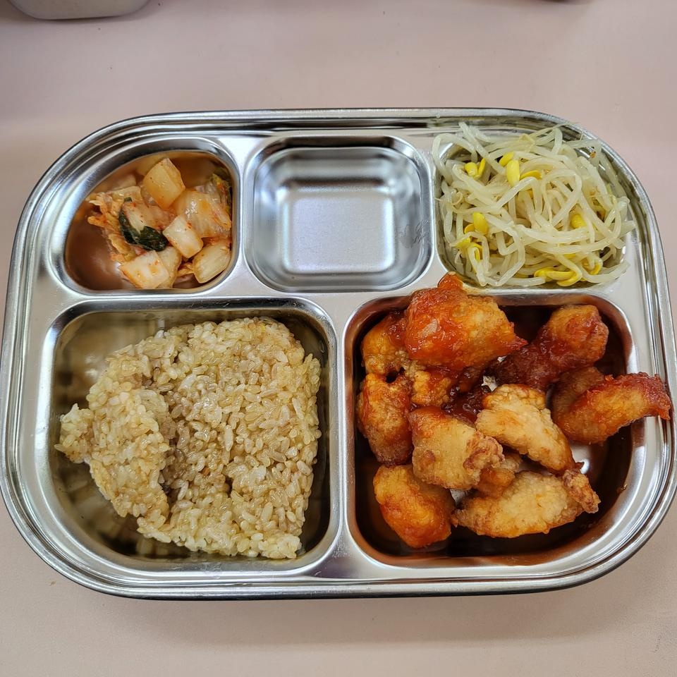 너무 맛있고 진짜 다이어트 하기 편한 제품들이라 좋아요 그리고 주먹밥이랑 닭가슴살 같이 먹으면 한끼로도...