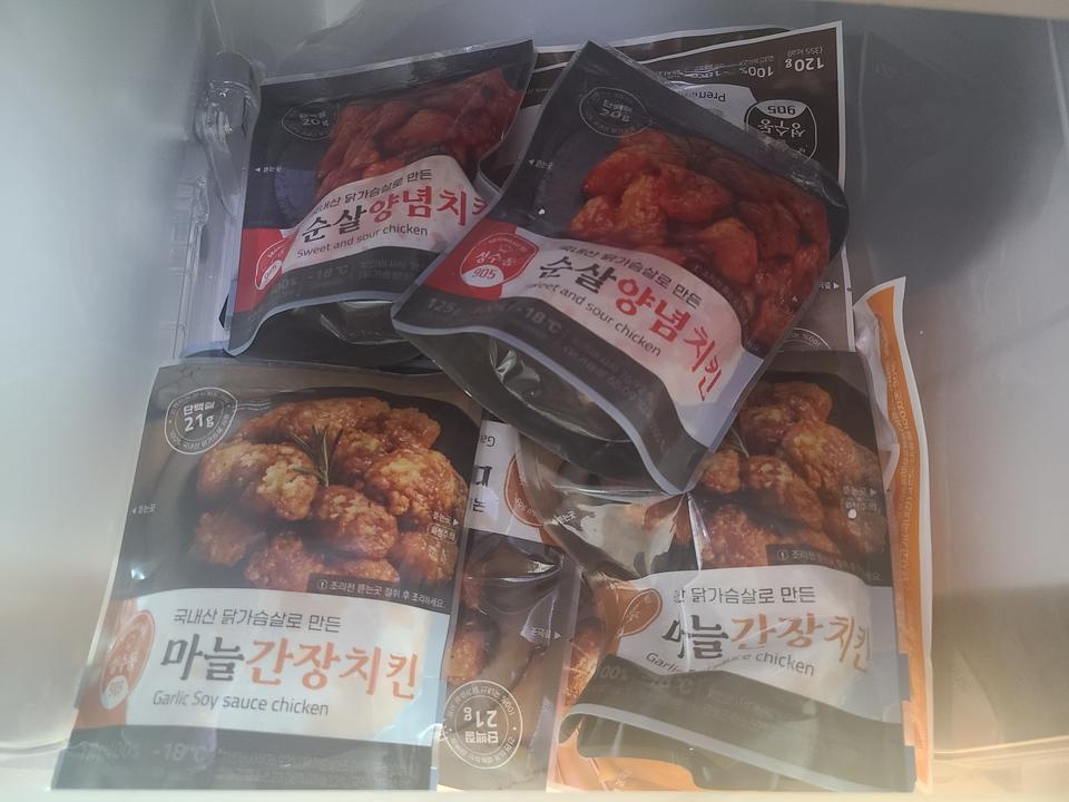 전에 먹어보고 맛이 괜찮아서 또 샀어요^^
먹는 사진은 추후 치맥과 함께 하며 올려볼께요ㅎ
양념치킨 간장...