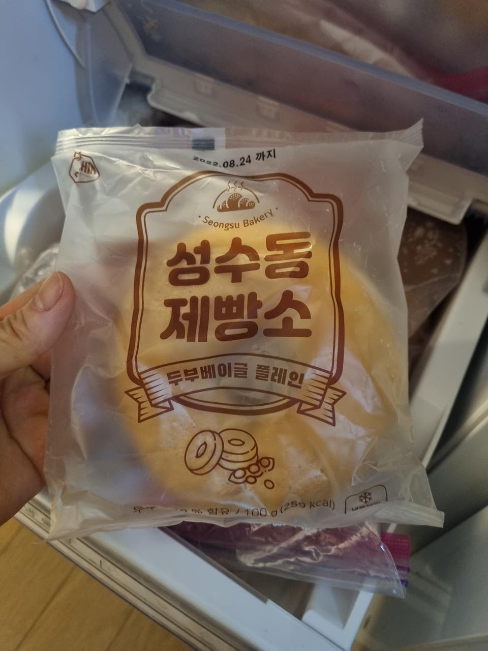 담백하니 맛나요  크기도 커서 한끼로 먹음 배부릅니다~