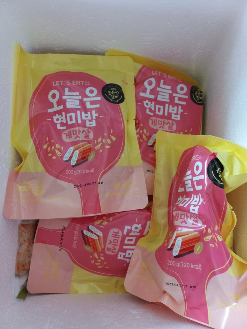냉장고에 잔뜩 쟁여두고 급할때 사용하고 있어요