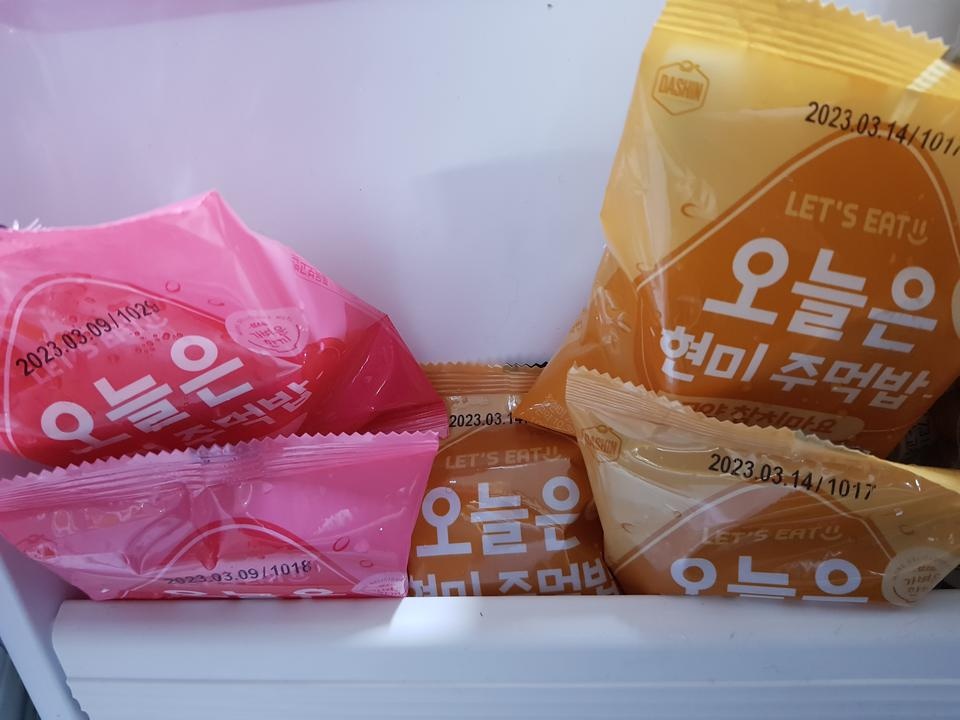 냉동고에 넣어두고 간편하게 잘먹었네요
고소한향에 맛도 좋아요
다 없어져가는거 아쉬워하면서 먹었네요