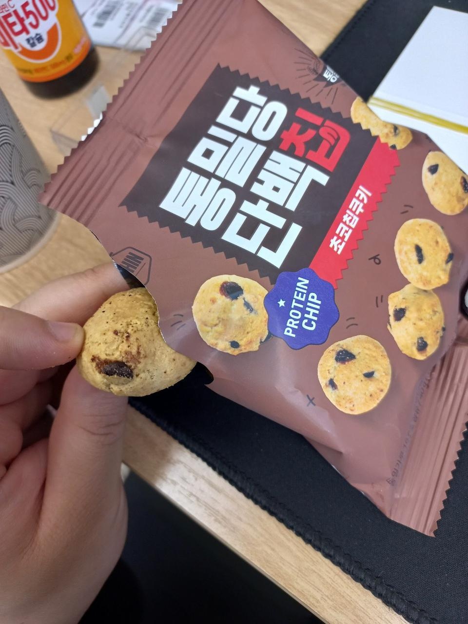 아이고 리뷰를 거꾸로 올렸네여 ㅠㅠㅠ
그치만 통밀당 단백 쿠키는 리뷰를 올려야 할만큼 맛있어여 
미쳤어...