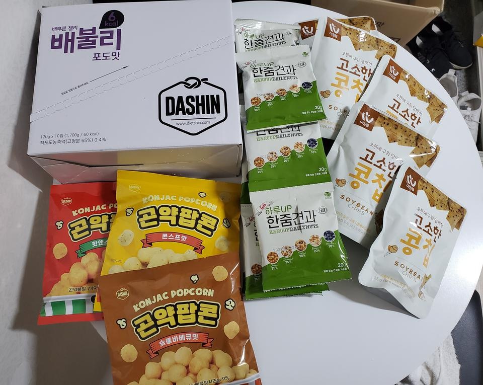 배부르진 않았지만
맛있어서 심심할 때마다 뇸뇸뇸 꺼내먹었어요 ㅎ
포도맛밖에 없어서 구매했는데 꽤 맛있...