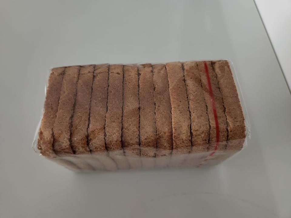 배고플때 물이랑 냠했는데 바삭바삭 토스트 맛있음

근데 먹는내내 부스러기 흘림ㅋㅋㅋ

요런거 3개가 들어...