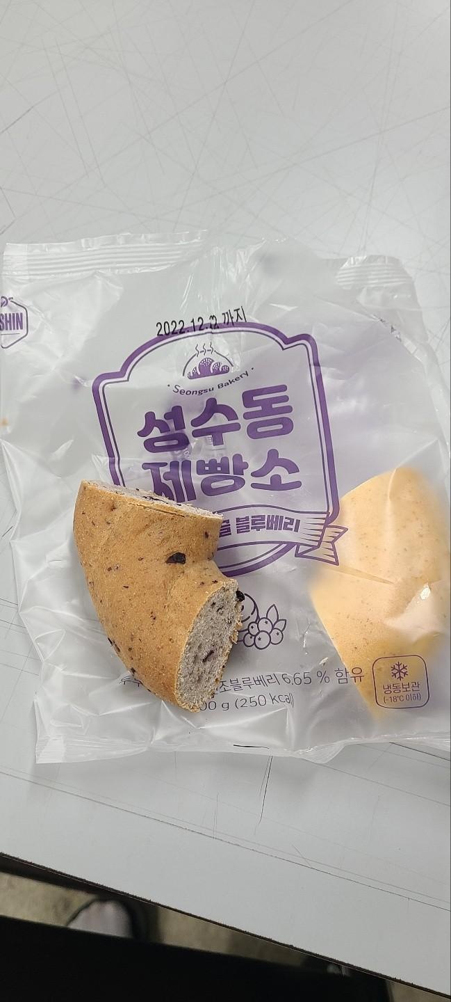 막 나온빵 처럼 폭신하진 않지만 건강에 좋고 빵을 대체할만한 좋은 제품인 것 같아요