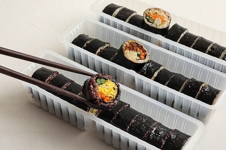 샐러드만큼 가볍게 먹을 수 있는 00 든 김밥?