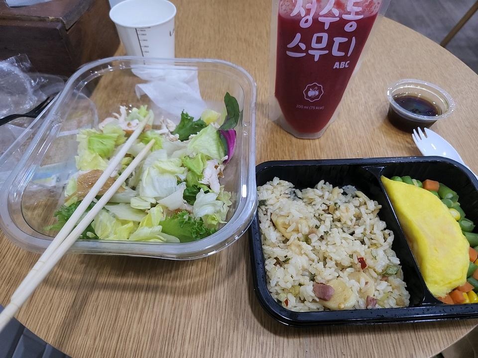 알리오올리오 부터 먹어봤는데 너무마싯ㅜ
역시 다여튿도시락인지라 양이너무 아쉽..ㅜㅜ 완전추천해요