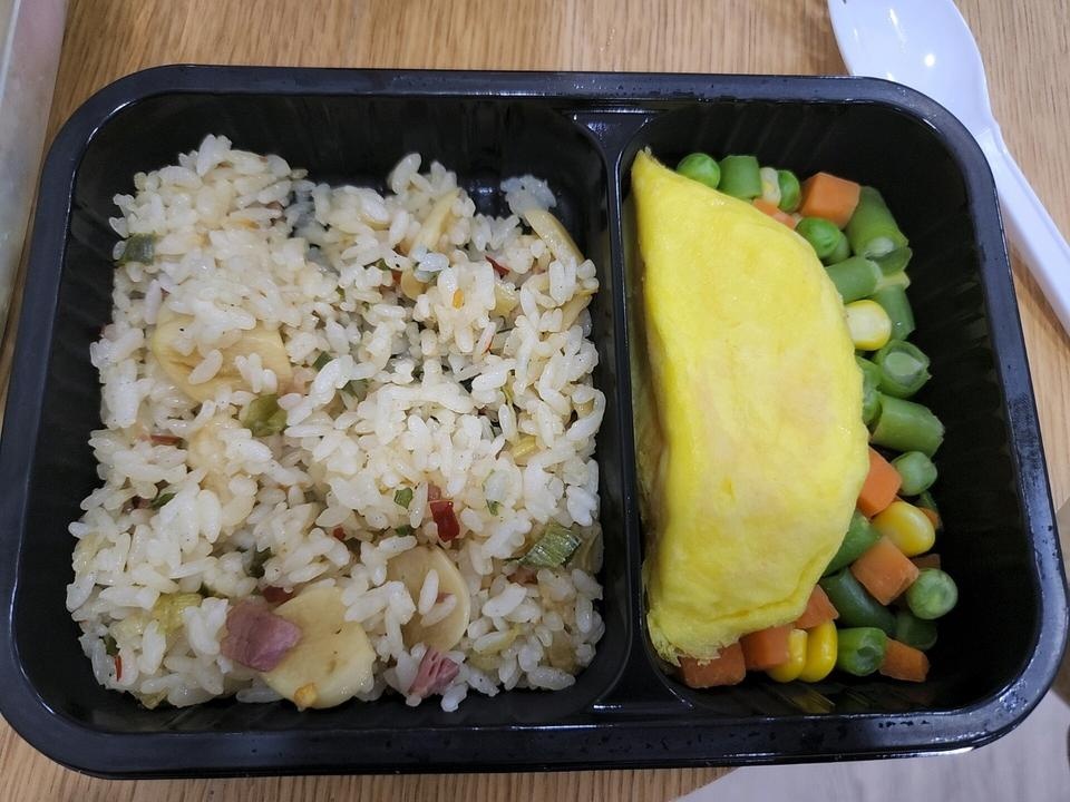 알리오올리오 부터 먹어봤는데 너무마싯ㅜ
역시 다여튿도시락인지라 양이너무 아쉽..ㅜㅜ 완전추천해요