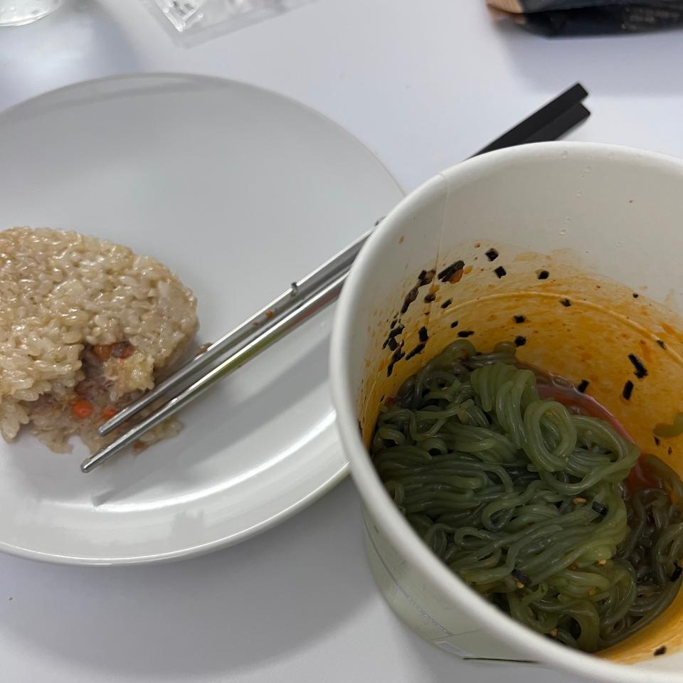 맛은 모르겠지만 오래도록 배부르길 바랍니다.