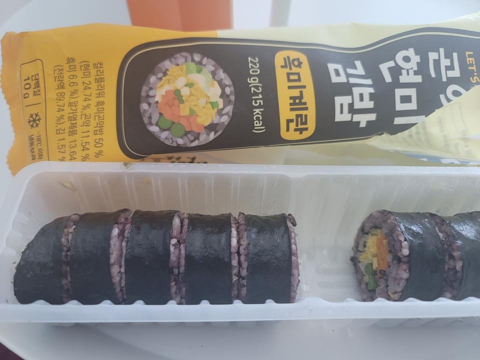 냉동김밥이라 맛이 별로일꺼라 생각했는데 맛있어요~
탄탄지 챙겨보고 닭가슴살 추가로 같이 먹으니 더 맛있...