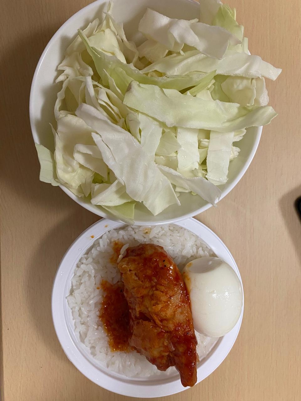 밥이랑 먹으면 진짜 꿀맛이구요
닭도 부드러워서 닭다리살 같아요ㅠㅠㅜ 최고네요