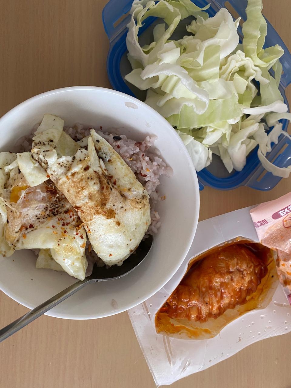 밥이랑 먹으면 진짜 꿀맛이구요
닭도 부드러워서 닭다리살 같아요ㅠㅠㅜ 최고네요