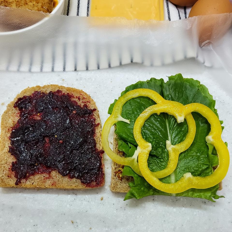 건강한 통밀
기대하지 않았는데 맛나요
씹을수록 고소한맛~
단맛도 있어요
발효냄새도 있어요
도시락으로 샌...