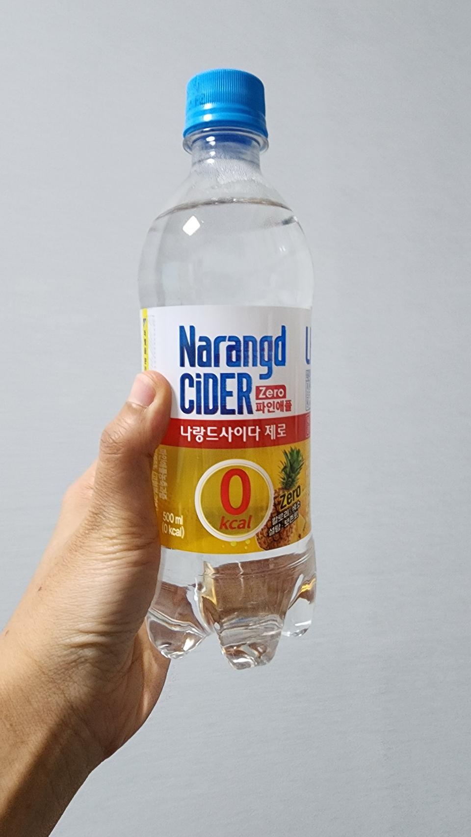 나랑드 이번에 새로 나온거 먹어보고 넘 맛있어서 구매해요 저는 그린애플보다 상큼한 파인애플이 더 맛있어...