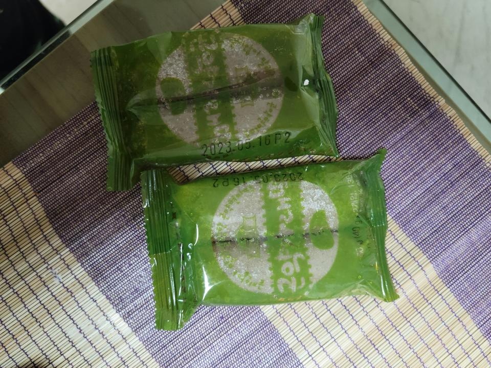 배송엄청빠름 맛은아직 도착즉시 바로 냉동실로 고고 아들한테 먹는설명만해주고 저녁때 먹어본다하네요 떡...