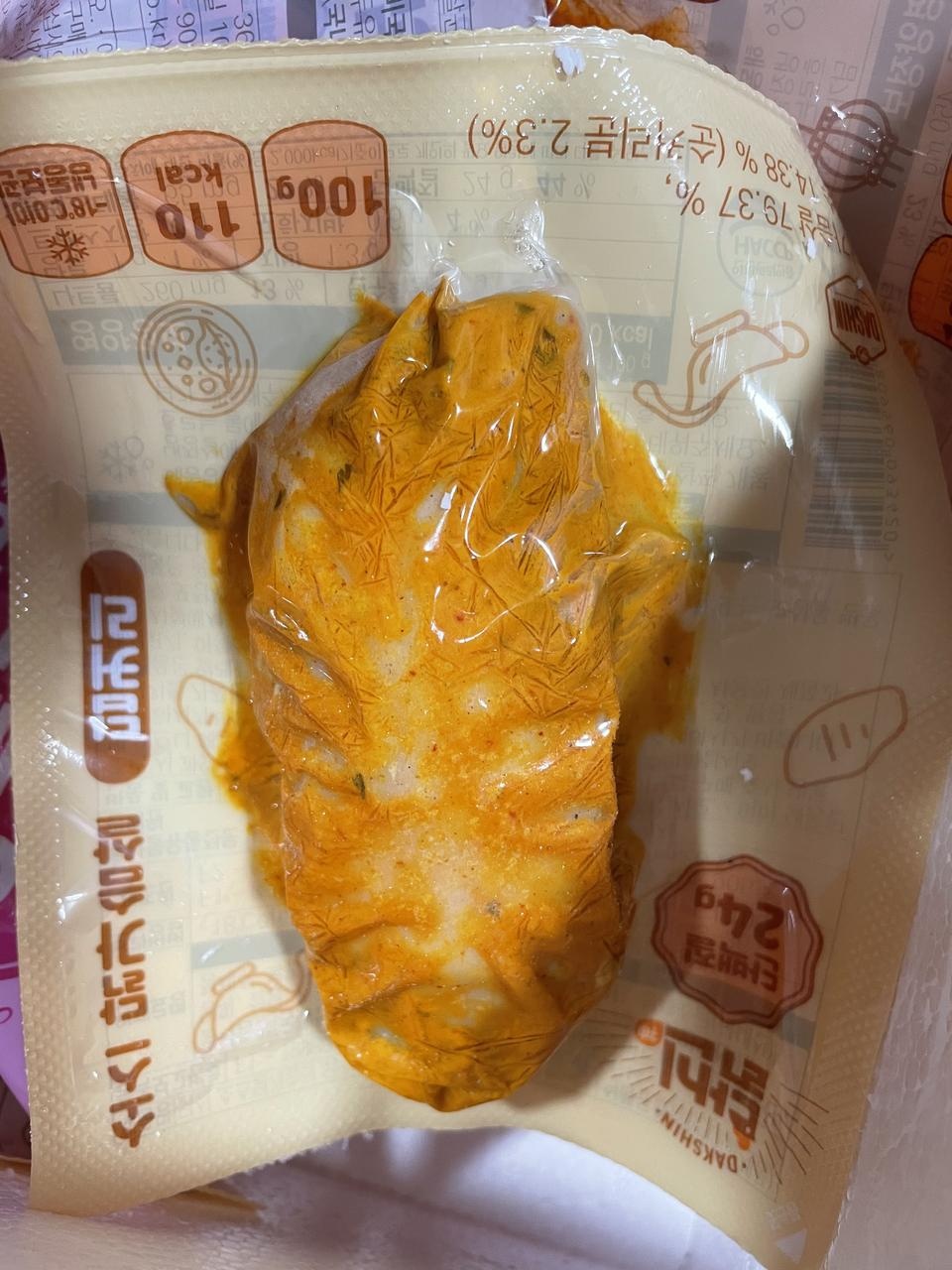 냉동인데도 해동해 먹으면 상당히 맛있습니다. 샐러드는 신선해서 좋았습니다.