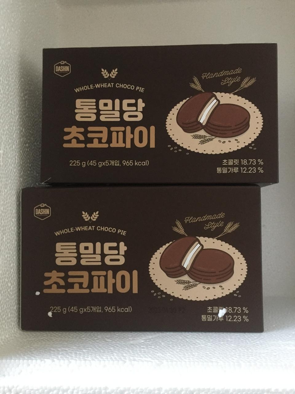 수제 초코파이 부드럽고 맛있네요. 비교적 덜 단 맛이에요.