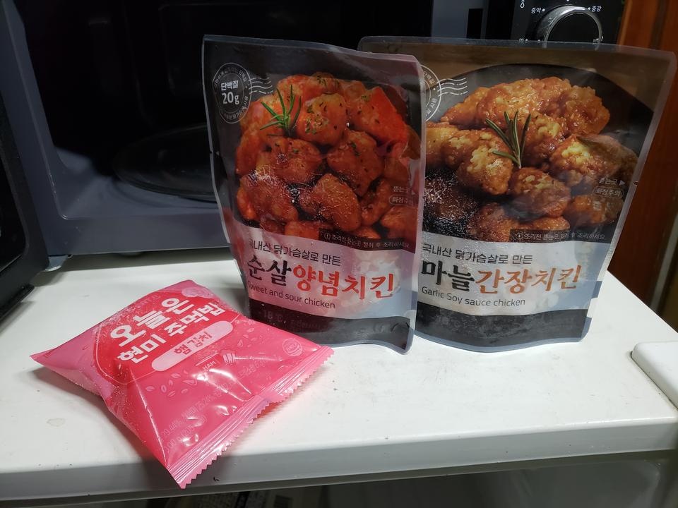 먹고 남은거 생각나서 이제야 리뷰 하네요..
맛있어서 계속 시켜 먹고 있습니다!!!