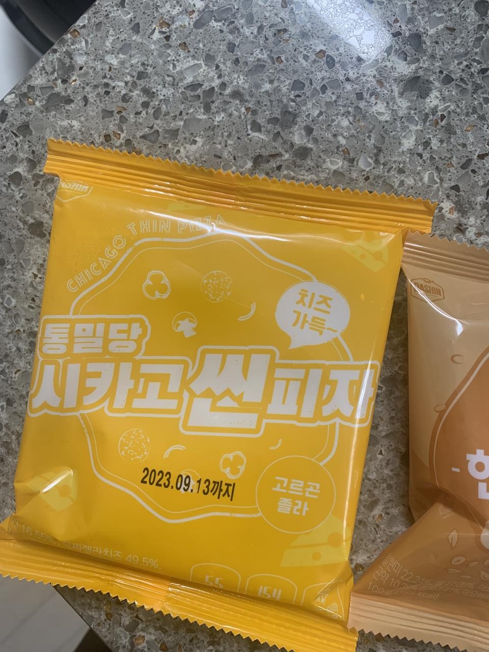 맛있어요! 간식으로딱 먹기 좋아요! 얼른 먹어버릴것같아요 ㅋㅋ 식단하다가 입터질때 하나 딱 먹기 좋으네...