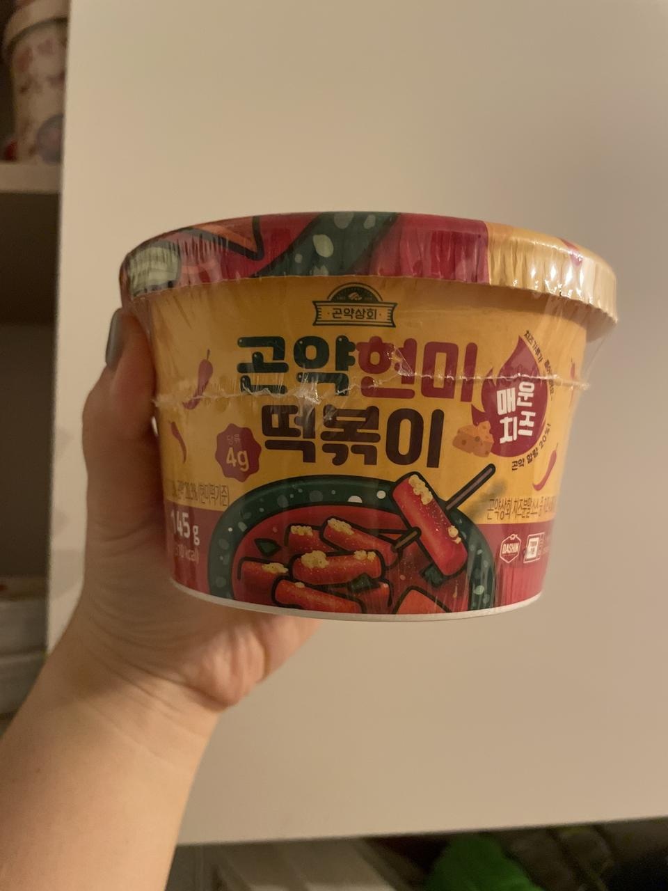 떡식감이 조금 아쉽지만 소스는 찐 떡볶이맛 소스에요 치즈는 가루형태입미다