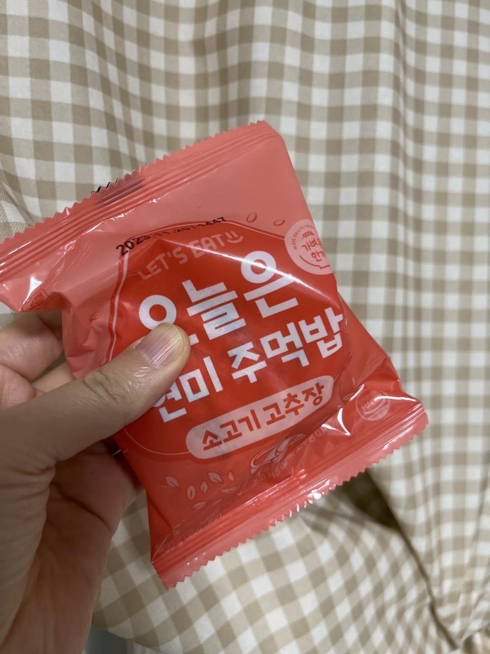 배달도 빠르고 맛있어요.
근데 스티로폼 박스에
바로 물건만 담아 보내는 건 좀 별로에요.
포장지에 스티로...
