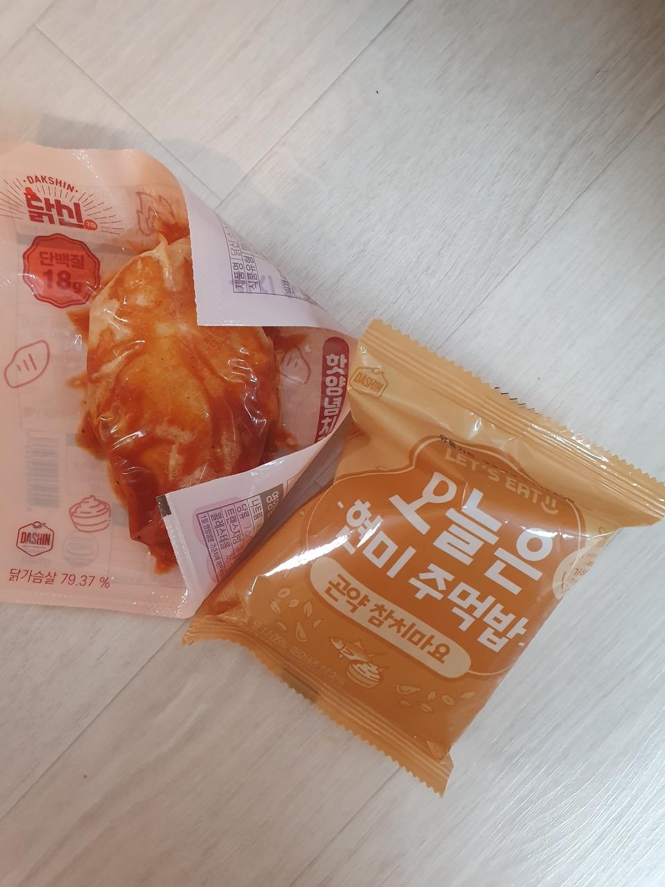 소스가 넘넘 맛있고 닭도 부드러워요