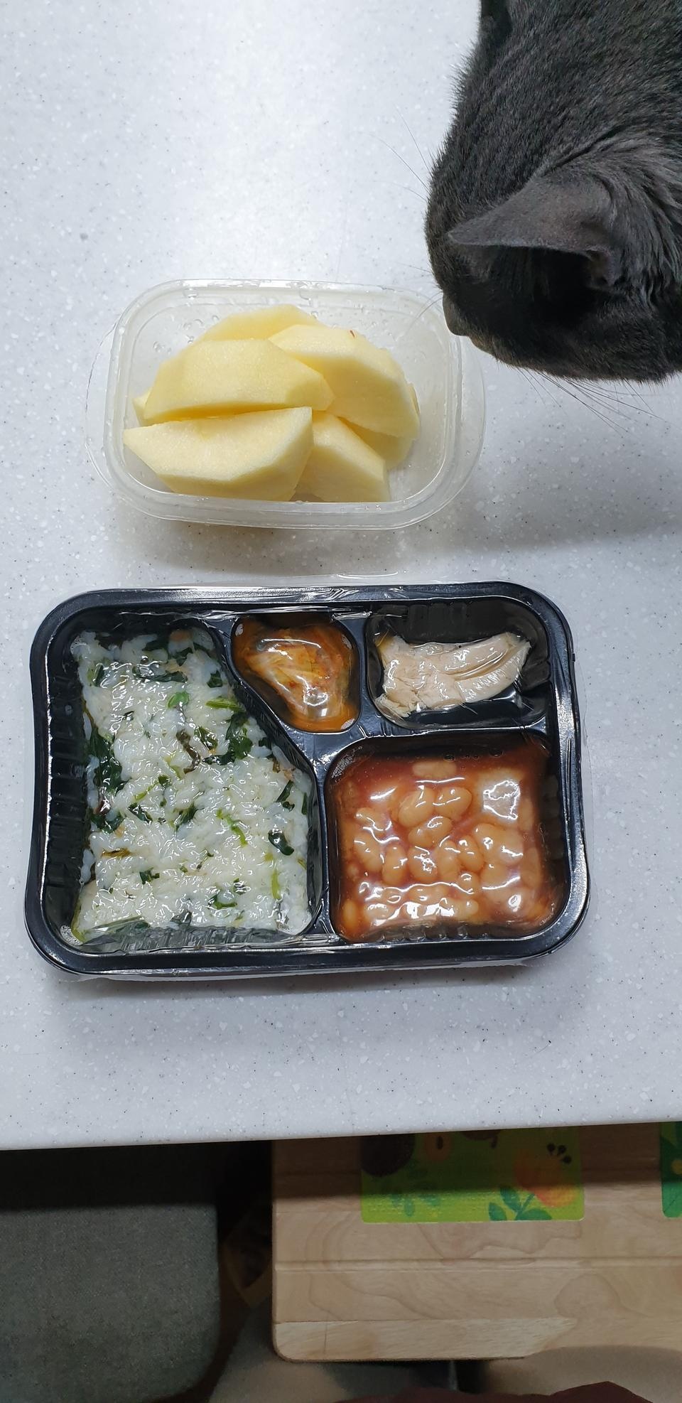 다먹고 재주문했어요.  식단이다보니 양은적지만 맛있어요.