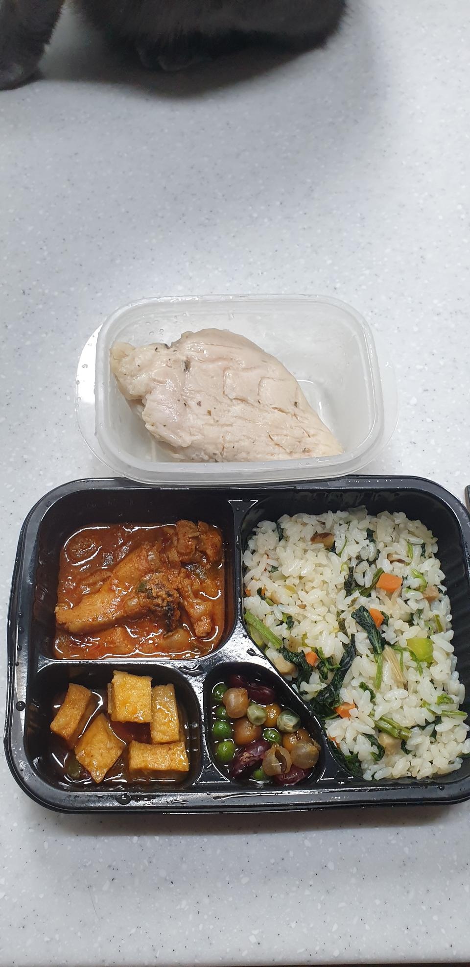 다먹고 재주문했어요.  식단이다보니 양은적지만 맛있어요.