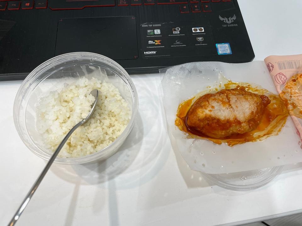 너무 맛있어용 소스도 맛있고 매일매일 다른맛으로 먹어서 질리지도 않아요.