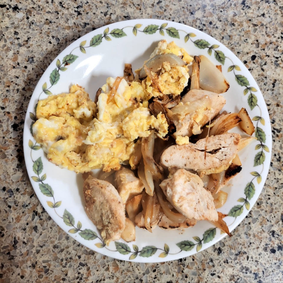 ﻿40kg 이상 뺀 다이어트 식단 추천(닭 가슴살 계란 양파볶음)