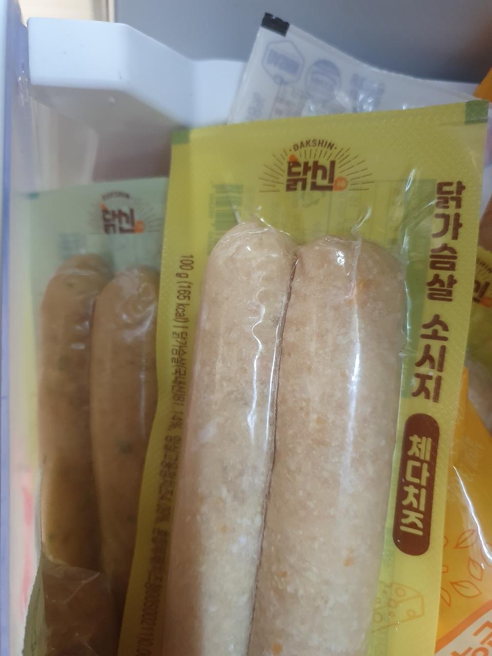 체다치즈들어간 소세지는 처음이에요. 한번먹어보겠습니다.배송진짜빨라요