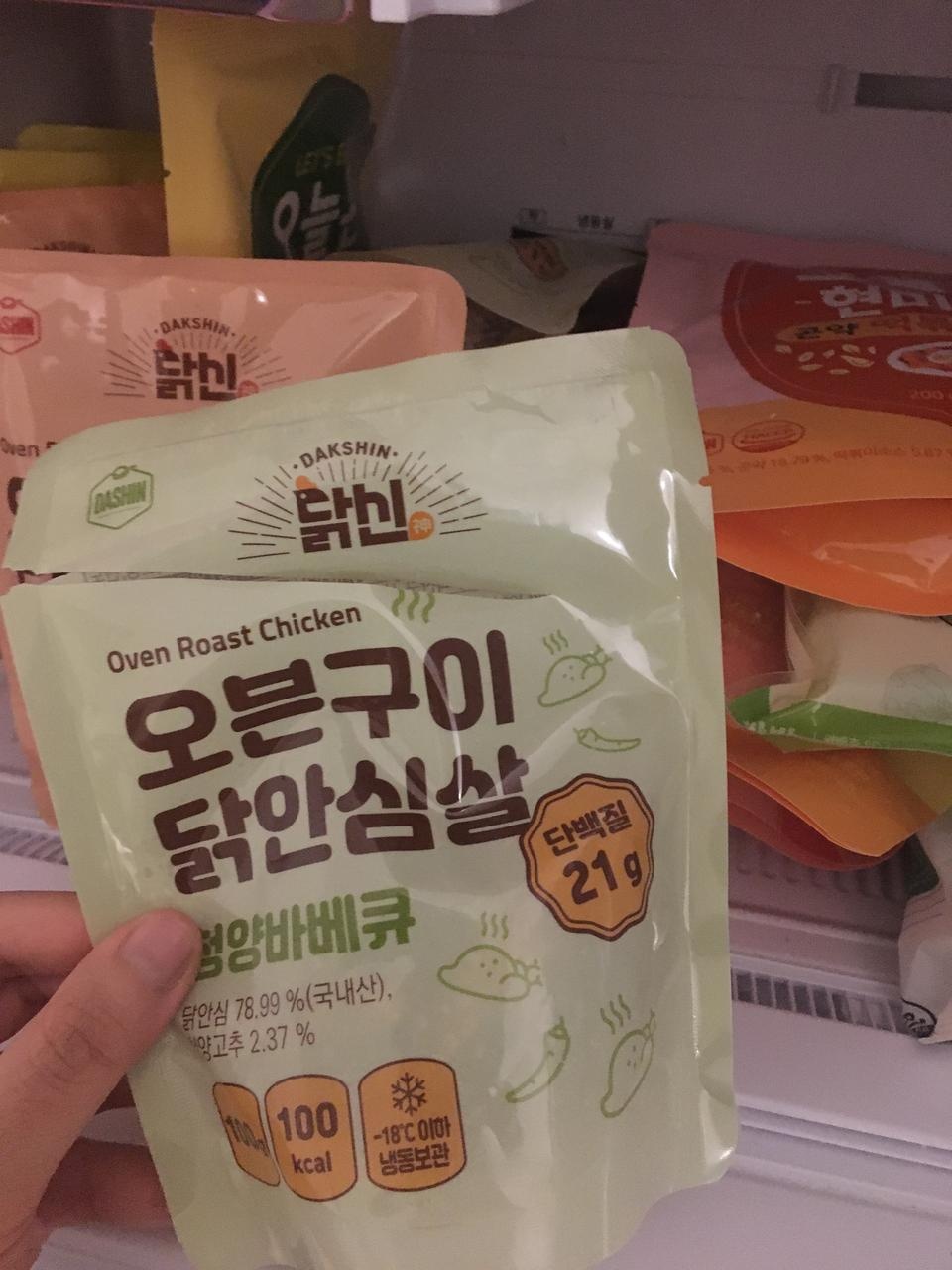 부드럽고 촉촉한 치킨너겟 먹는 느낌임.
청양바베큐맛은 별로 안 남