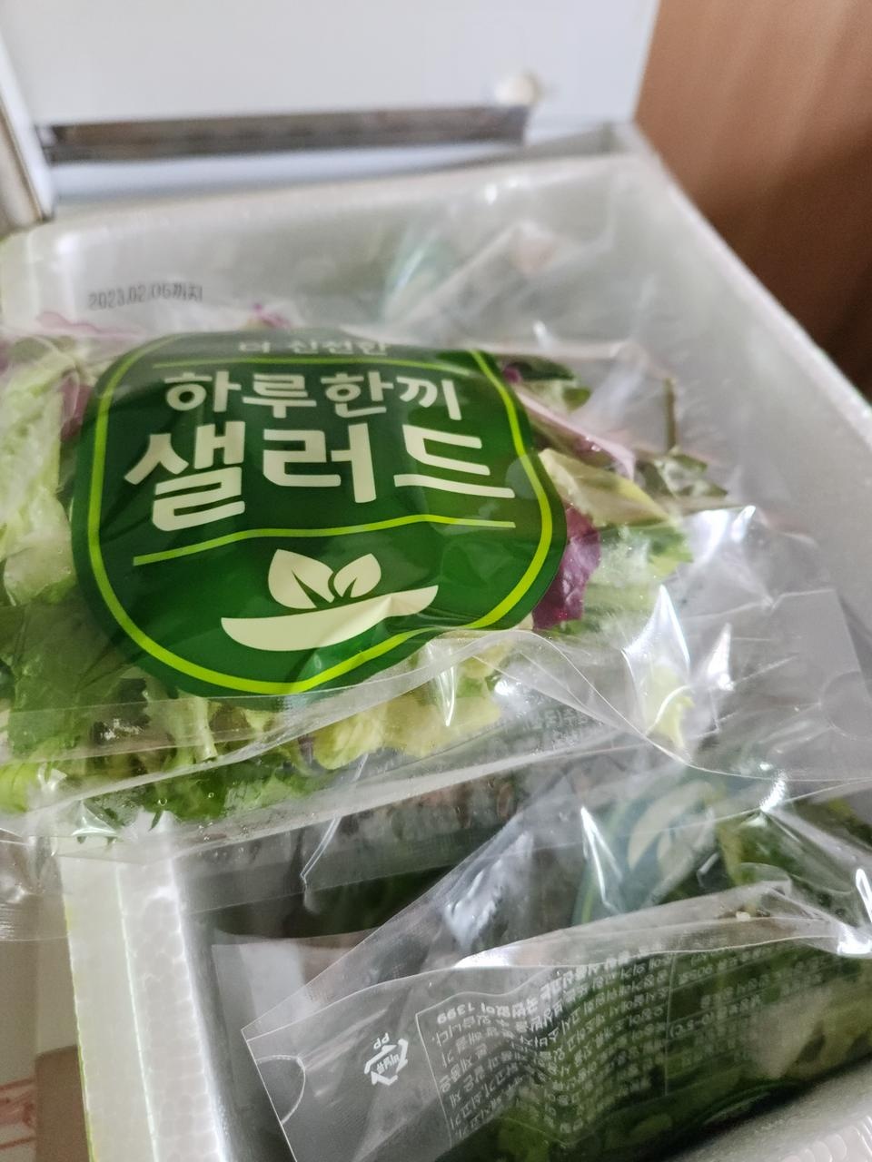 하두 많이 시켜먹어서 다른 걸 먹을까 고민하다 다시 시킴~~ㅋㅋㅋ. 야채가 골고루 들어가있어 그래도 한끼 ...