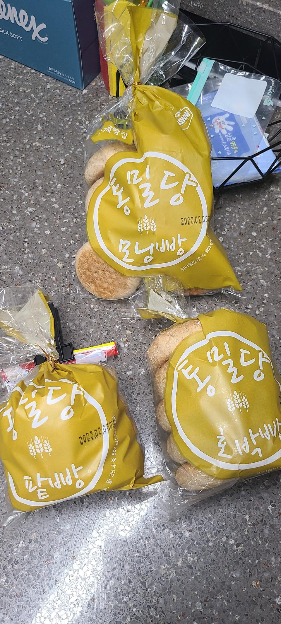 담백하니 예상되는 맛입니다.

금방 순삭할듯 싶네요..