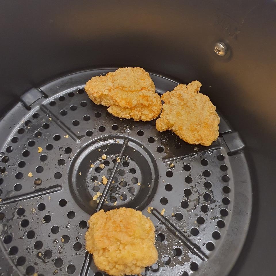 간이 잘 되어있어서 그냥 먹어도 맛있어요. 에프에 돌리는게 최고!