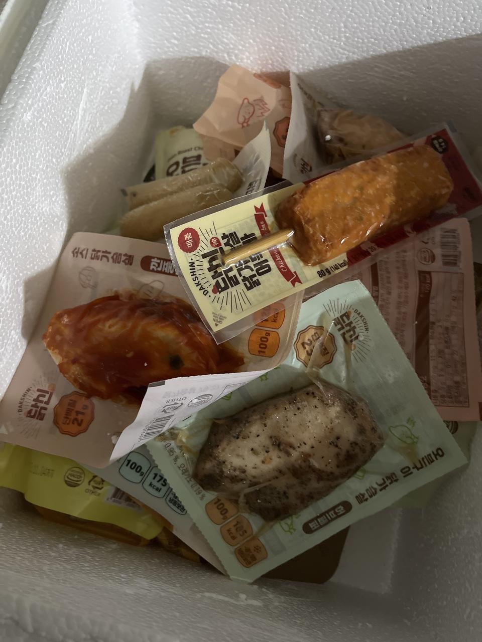 주먹밥만 사기 아쉬워서 샀어요 ㅋㅋ 맛있다고 후기 보고 사서 기대중