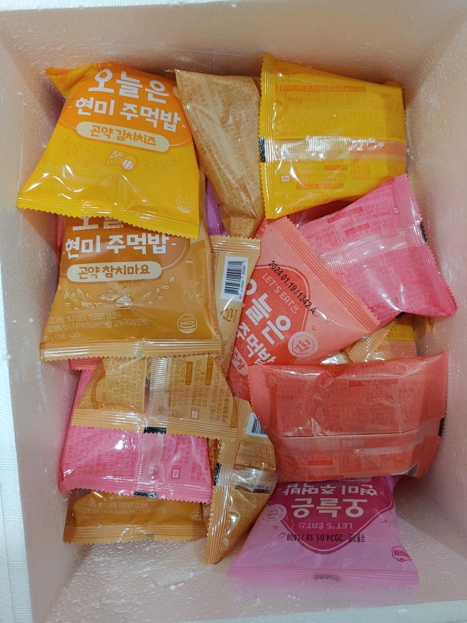 삼각밥 이것 저것 한 5개 브랜드꺼 먹어봤는데 현재 이게 제일 맛있어요.
남편 주야 출근하며 차에서 먹는데...