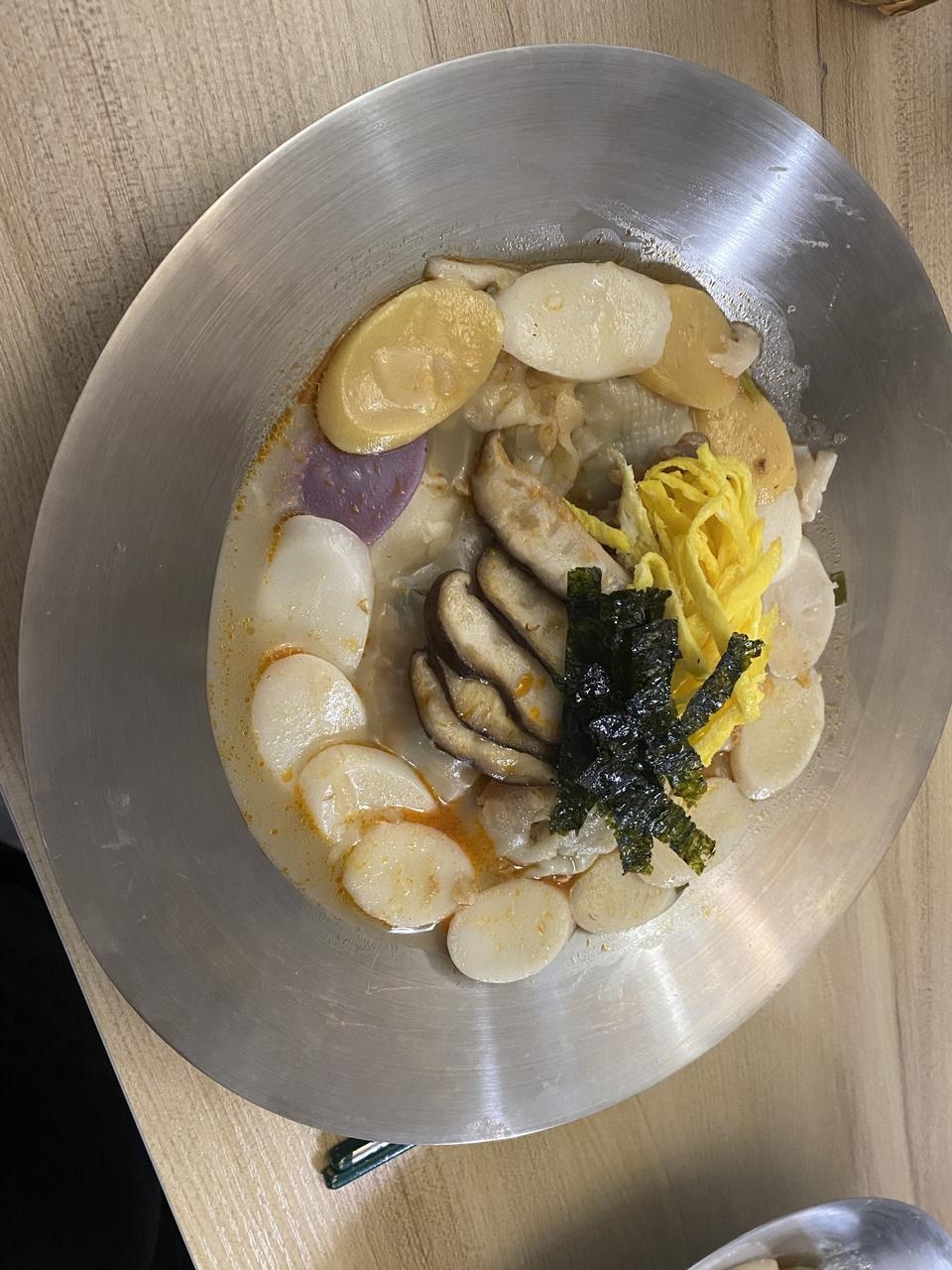 일단 맛이 너무 좋습니다 ㅋㅋㅋ 맘 놓고 먹으라면 앉은 자리에서 열 개도 먹을 수 있을거 같아요!