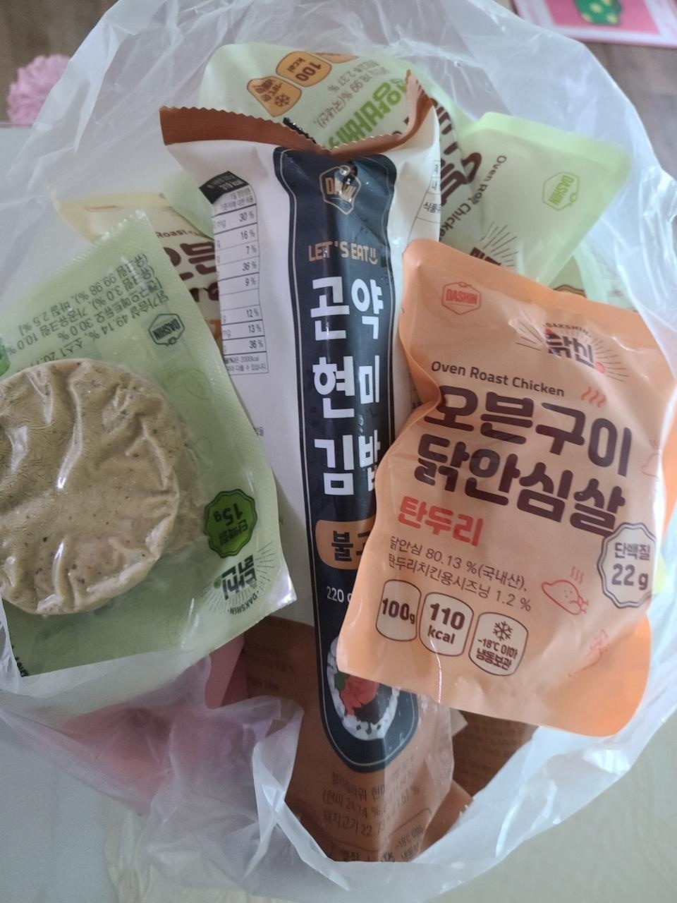 식단 준비 중인 아들이 맛있다고 합니다.