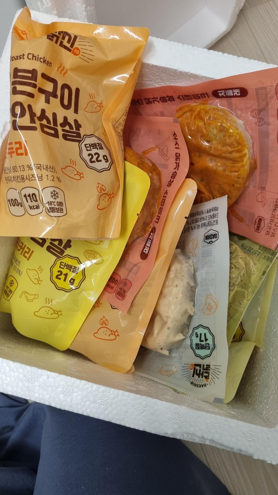 안심 잘게 썰고 밥이랑 계란 넣어서 볶음밥 해먹었는데 카레 향이 진해서 너무너무 맛있네요♡