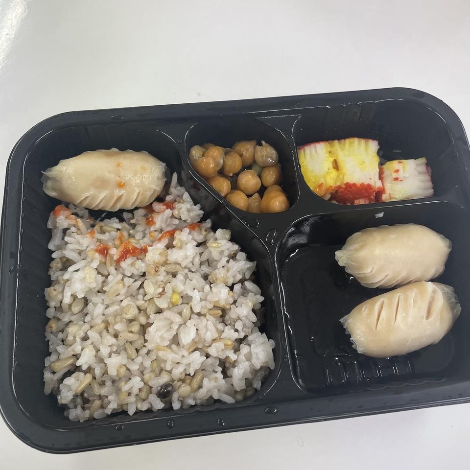 소화가 잘 안되는 저는 회사에서 점심으로 먹기 딱 좋았어요! 가끔 배가 많이 고픈 날에는 양이 저금 부족하...