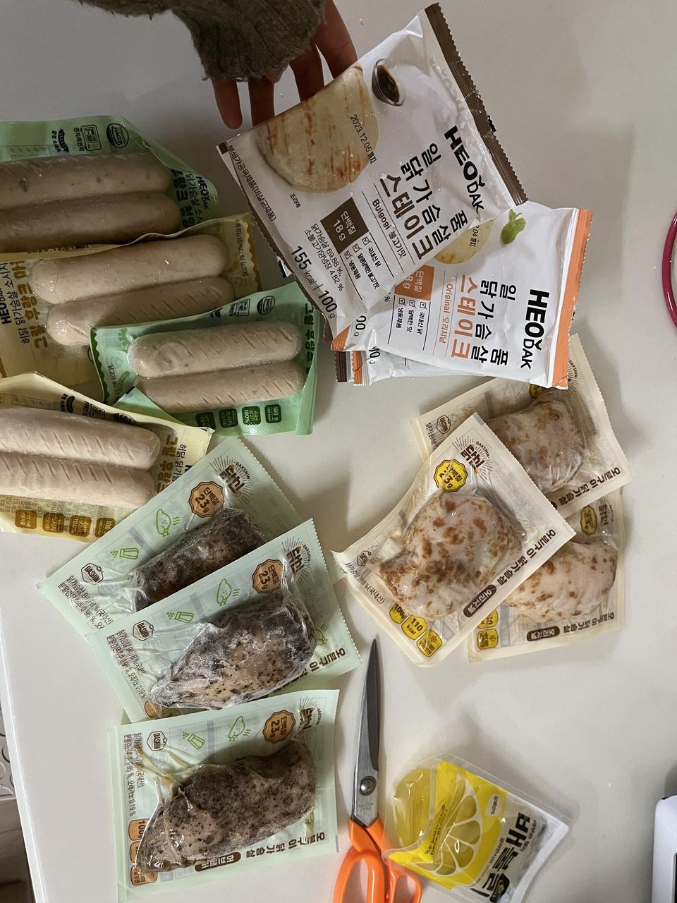 주문한지 이틀만에 이렇게 잘 도착했습니다:)
다이어트을 이곳에서 시작하는데요!
맛나게 먹구 건강해질게요...