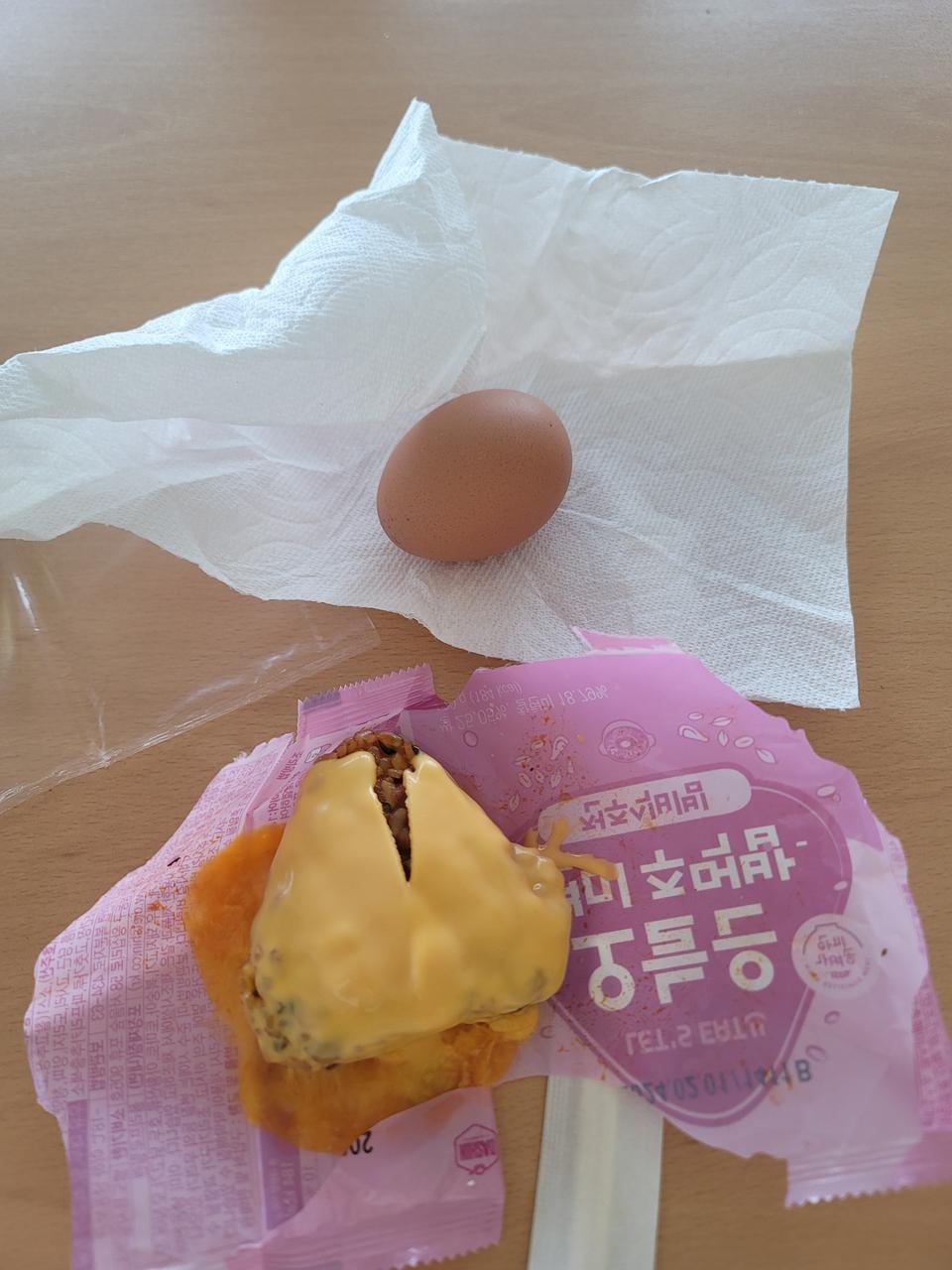 치즈를,,종종 올려먹는데 넘 맛있어요ㅋㅋ
가볍게 점심 먹기 좋아요~