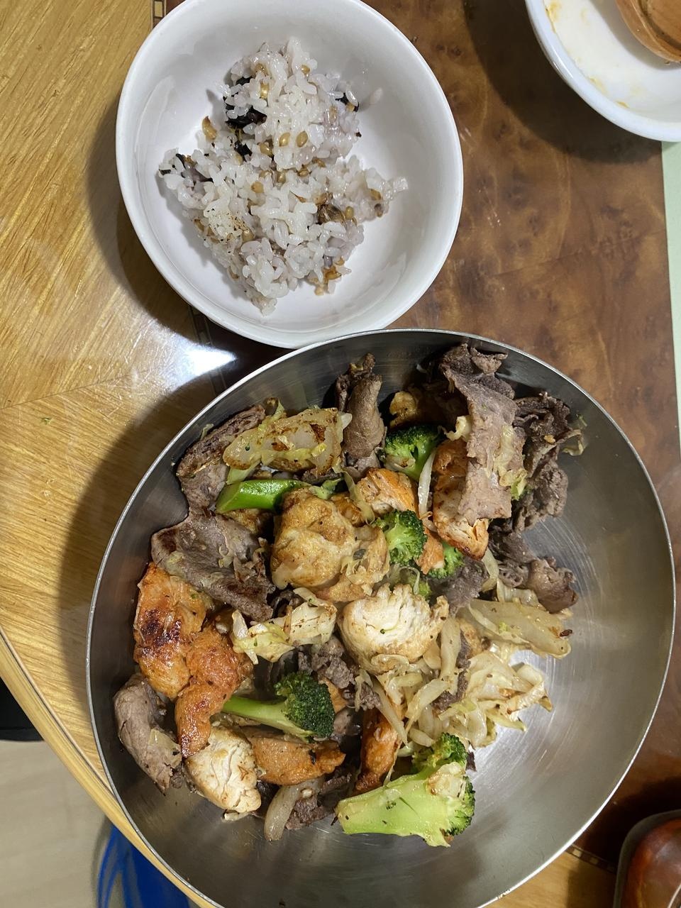 맛있어요 린심~~~~< 다른고기랑 볶았는데 제일맛있네여