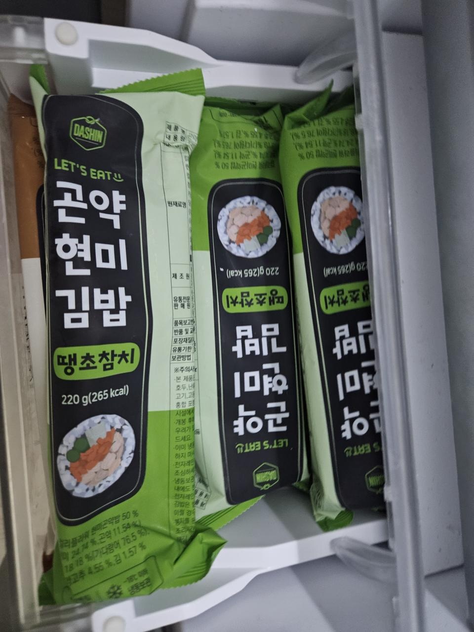 김밥은 처음 먹어봐여 배송은 빠르고 좋아요 맛은 한달후기 남길게요 감사합니다