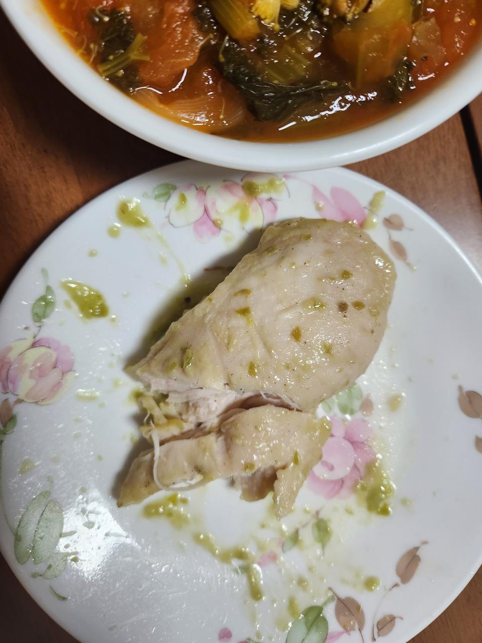 여러가지맛을 시켰는데 제 입맛에 고추마요맛 젤 맛있었어요.그리고 닭안심오븐구이는 맛별로 다 맛있고 강...