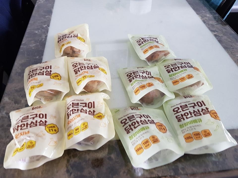 오리지널 양념치킨소스 찍어먹으면,,
그냥 치킨이 따로 없어요ㅠ
청양바베큐도 살짝 매콤한데 그냥 먹어도 ...