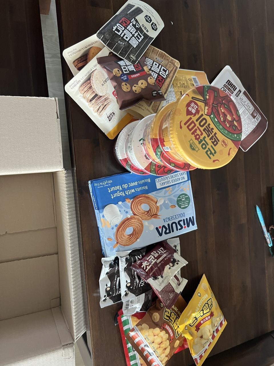 듀군듀굼 맛날거같아요
미주랑 사이즈 왕커서 가성비 좋은듯
초코는 입터질까바 시켯고 전체적으로 맛이듓