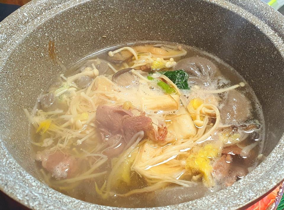 도착하자마자 바로 꺼내서 해먹어서 먹는 사진을 찍었는데 진짜 너무 만족스러웠어요 생각보다 국물이 진해...